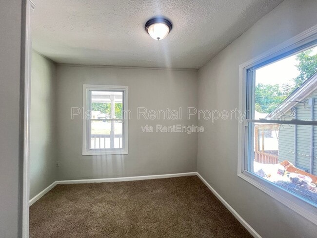 Building Photo - 440 Roy St SW