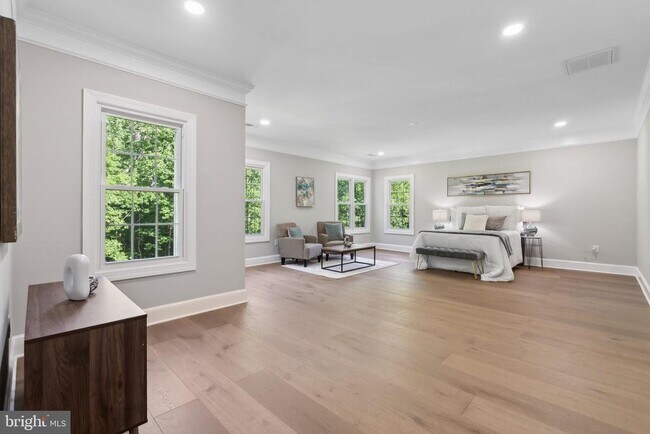 Building Photo - 10899 Woodland Falls Dr