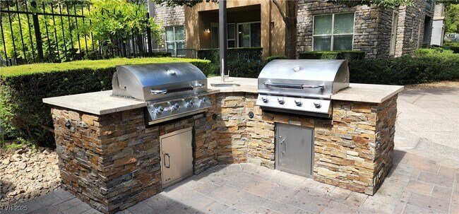 Building Photo - 38 E Serene Ave