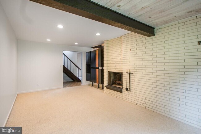 Building Photo - 3406 Woodvalley Dr