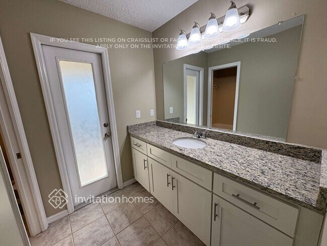 Building Photo - 6239 Greenwich Dr