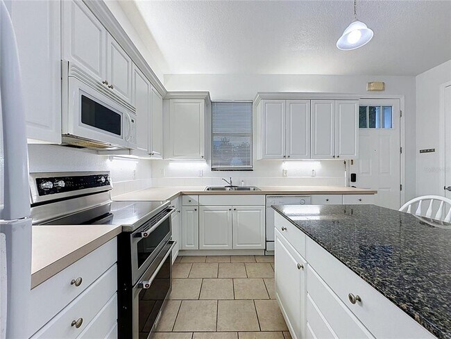 Building Photo - 2053 Green Oak Ct