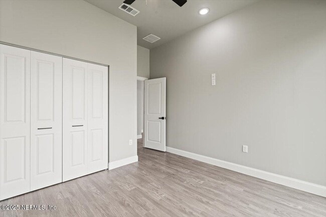 Building Photo - 5405 Heckscher Dr