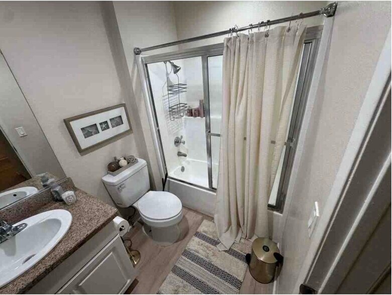 Guest Bathroom - 5545 Canoga Ave