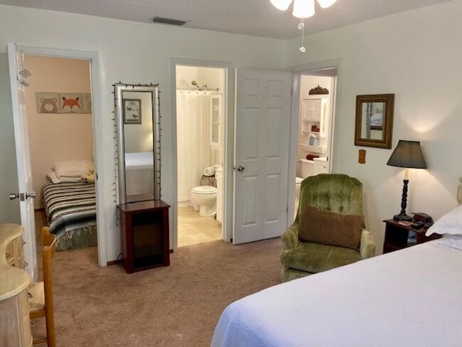 Building Photo - Captains' Lodge Old Homosassa