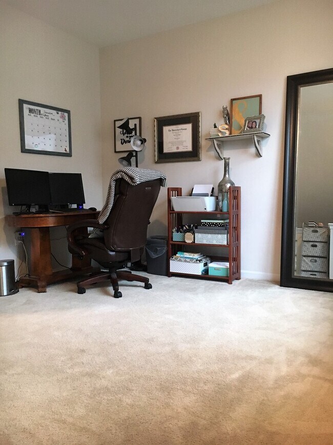 Building Photo - Townhouse in Gated Community with Attached...