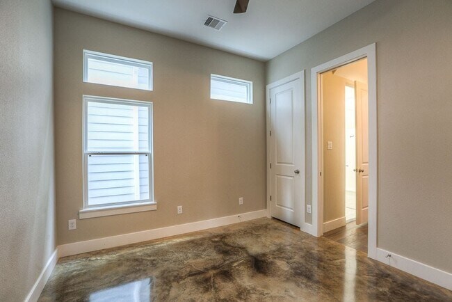 Building Photo - 3619 Alba Rd