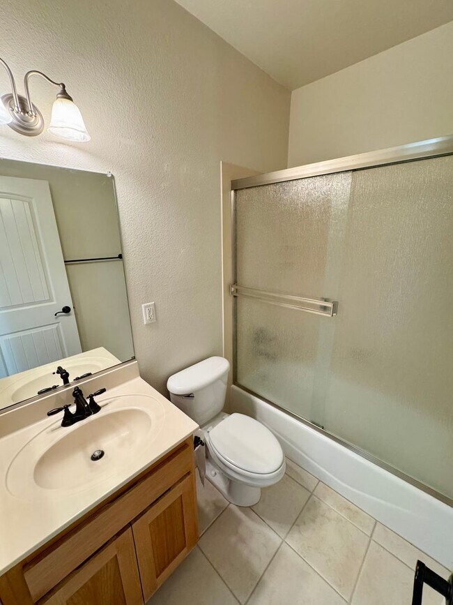 Building Photo - 1331 Yosemite Dr