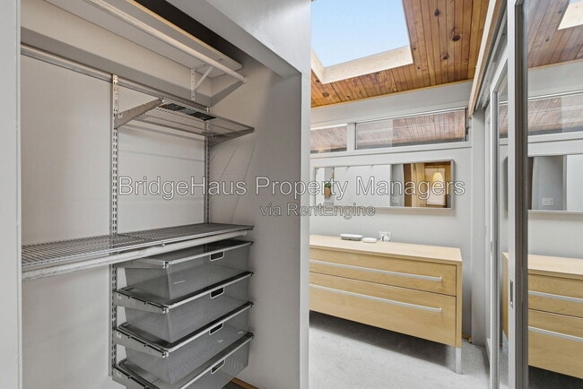 Building Photo - 1541 Garrison Pl