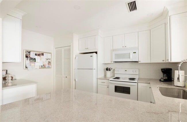 Building Photo - 143 Woodmere Square NW