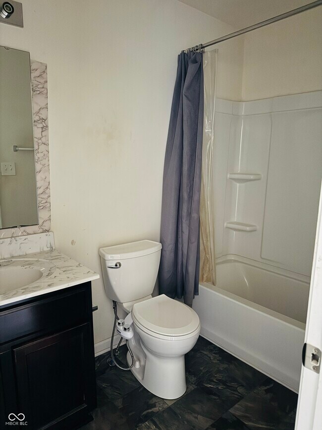 Building Photo - 822 Blue Ash Trail