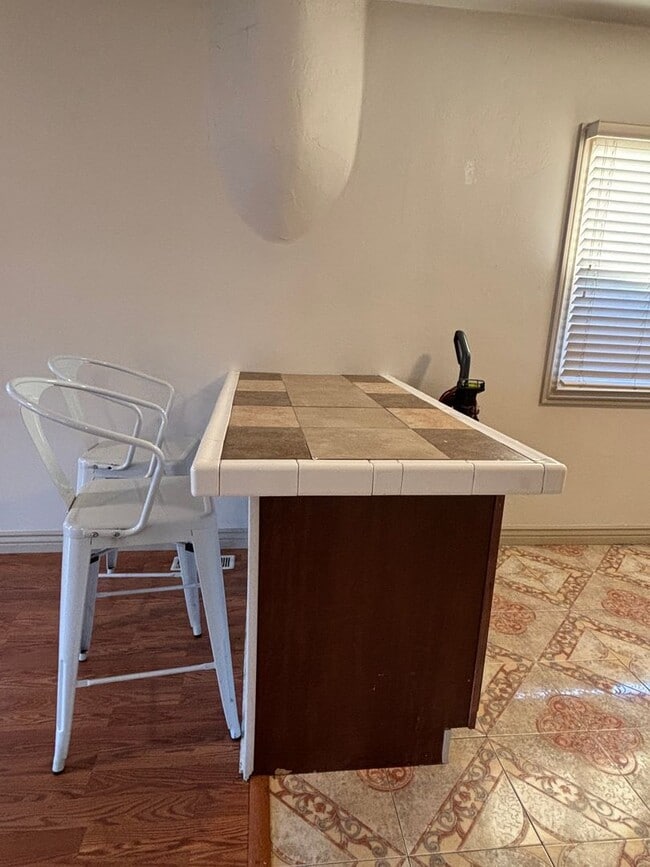 Building Photo - Salt Lake Cottage home 3 bed, 2 baths