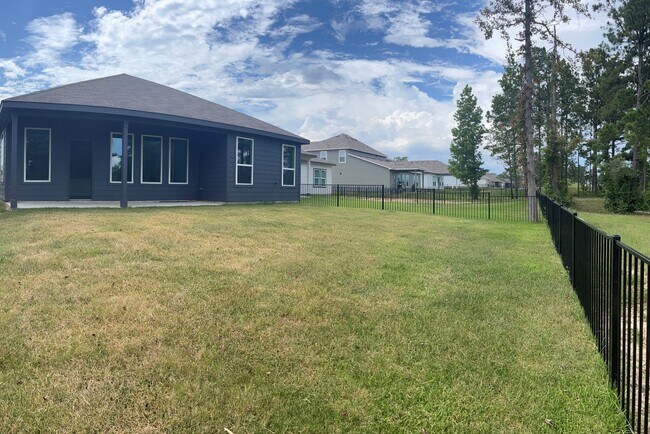 Building Photo - 545 Shoreview Dr