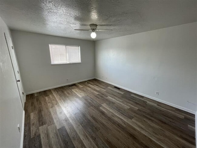 Building Photo - 3505 Lafayette Dr NE