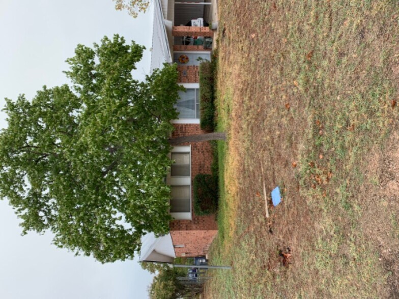 Building Photo - 1823 Greenwood Ln