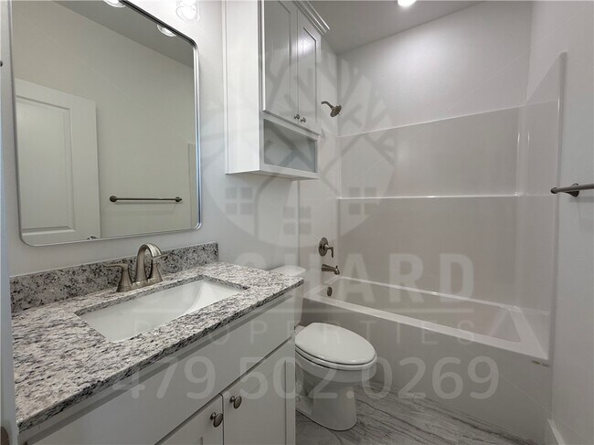 Building Photo - 2002 E Brookview Dr