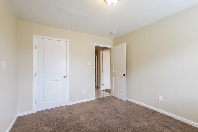 Building Photo - 5751 Oakham St