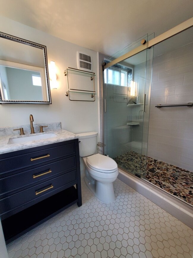 Building Photo - Well Maintained 1 Bedroom in Banana Belt a...