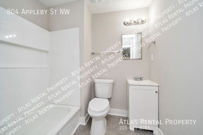 Building Photo - 804 Appleby St NW