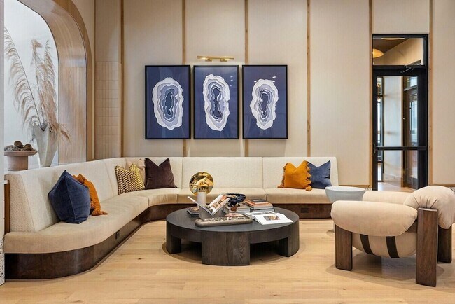 Building Photo - 1000 Marlowe Vis Pl