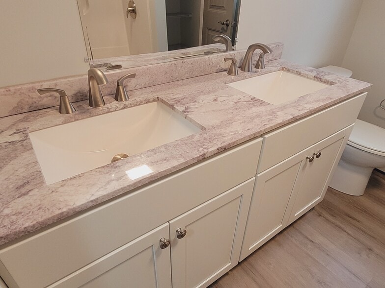 Building Photo - 8 Juniper Ln