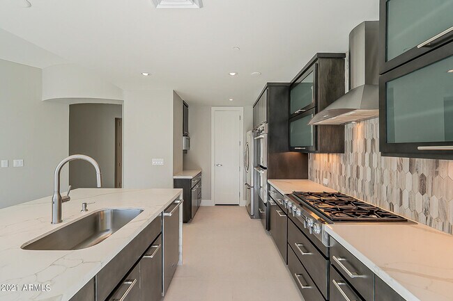 Building Photo - 140 E Rio Salado Pkwy