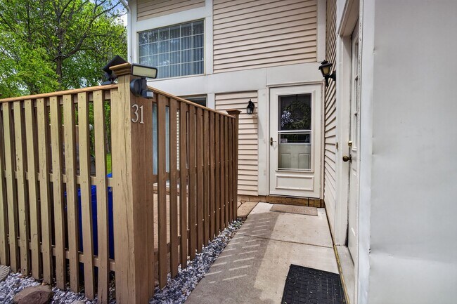 Building Photo - Beautifully Renovated Single-Level Condo in Hatboro-Horsham