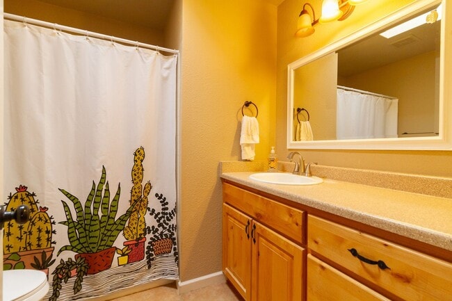 Building Photo - ****COMING SOON****  Nice 2-bedroom 2 bath home in Sun Lakes 55 + community!