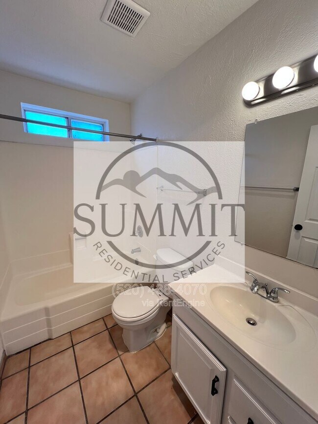 Building Photo - 926 N Belvedere Ave