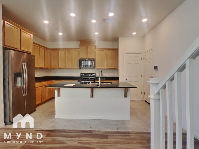 Building Photo - 7942 Pitcher St