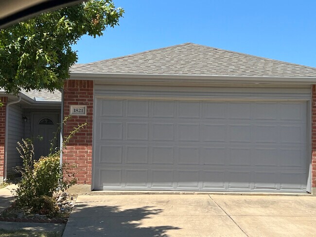 Building Photo - 1821 Trego Dr