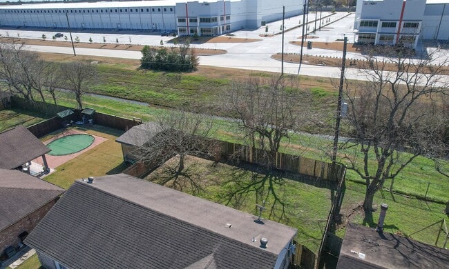 Building Photo - 14239 Montaigne Dr