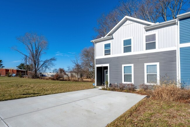 Building Photo - 121 Kennison Ln