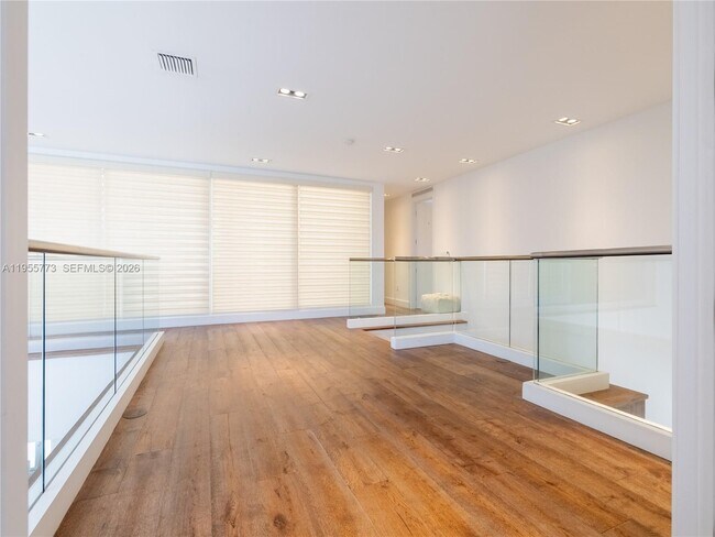 Building Photo - 7451 NW 103rd Ct