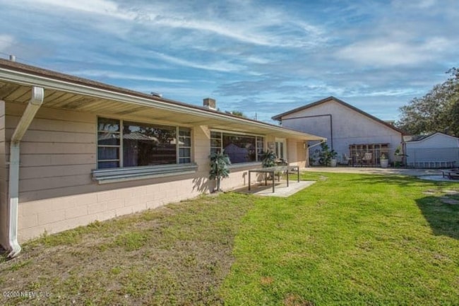 Building Photo - 211 Arricola Ave