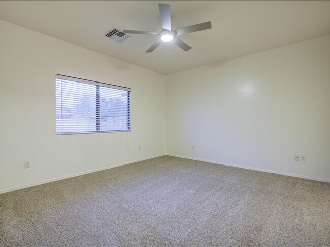 Building Photo - Spacious 3 Bedroom 2 Bathroom Home with Large Backyard & 2 Car Garage!