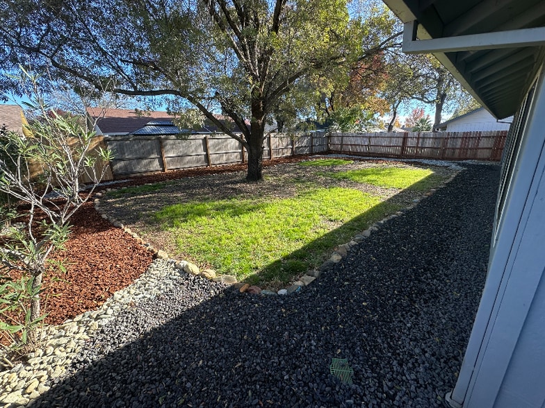 Building Photo - 1917 Trumpet Dr