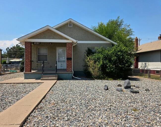 Building Photo - 2137 Cedar St