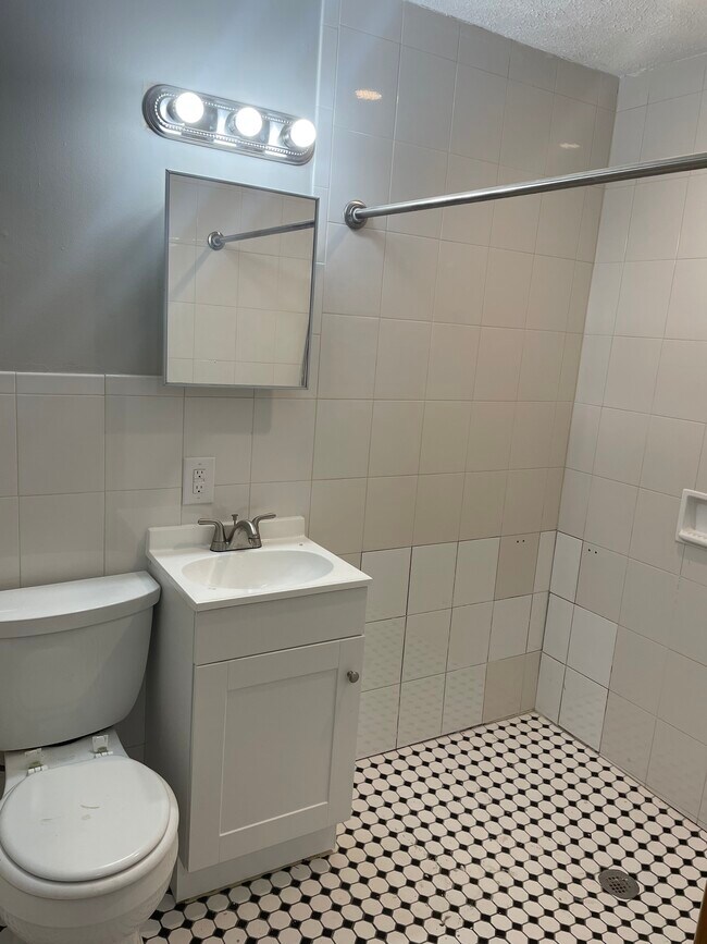 Building Photo - 1618 Maxen Dr