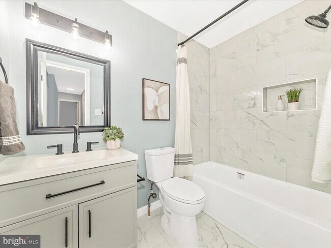 Building Photo - 1305 Peachtree Ct