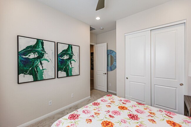 Building Photo - One Story Model Home