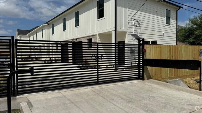 Building Photo - 4721 Mallow St