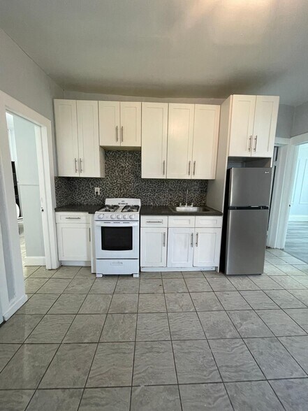 Unit 2 - 53 Stegman St