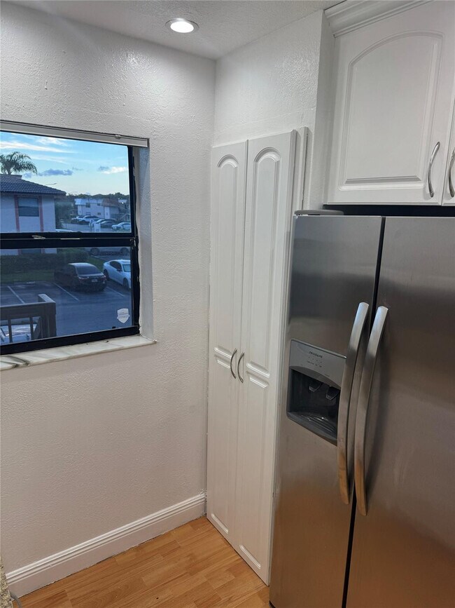 Building Photo - 851 NE 209th Terrace