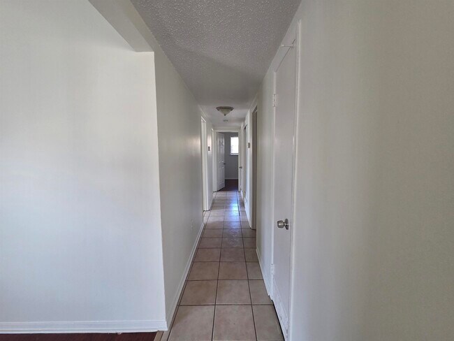 Building Photo - 4638 Appleville St