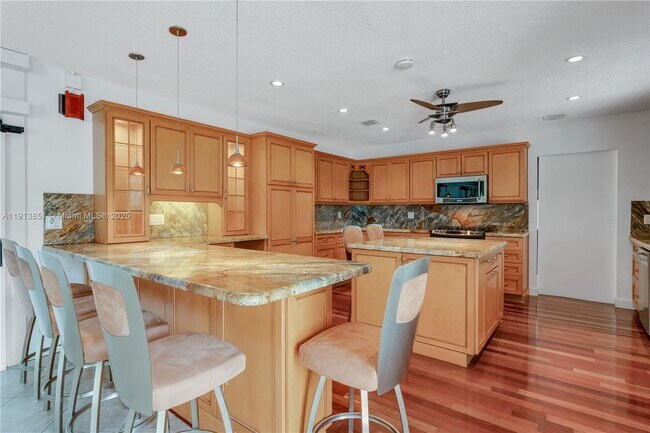 Building Photo - 7601 NE 9th Ave