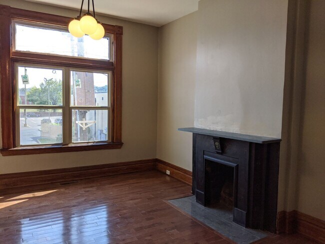 Primary Photo - 12 E 16th St