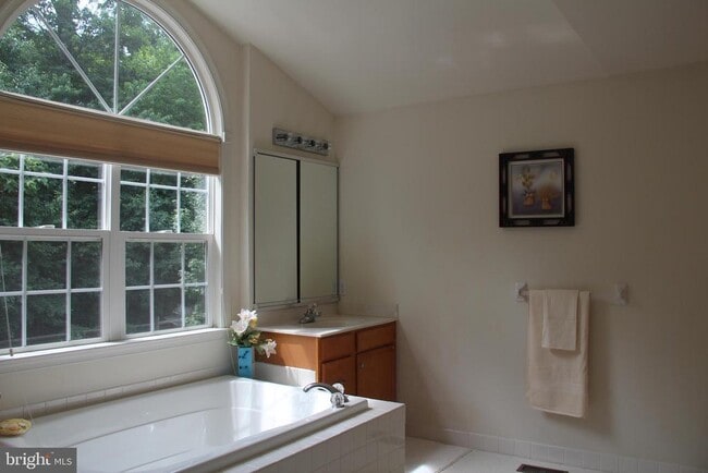 Building Photo - 134 Pendula Ct