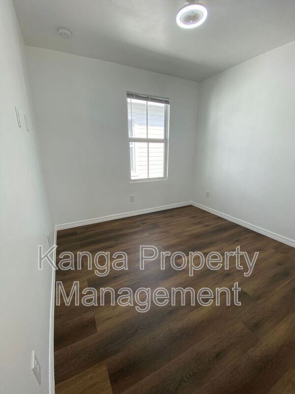 Building Photo - 639 6th St