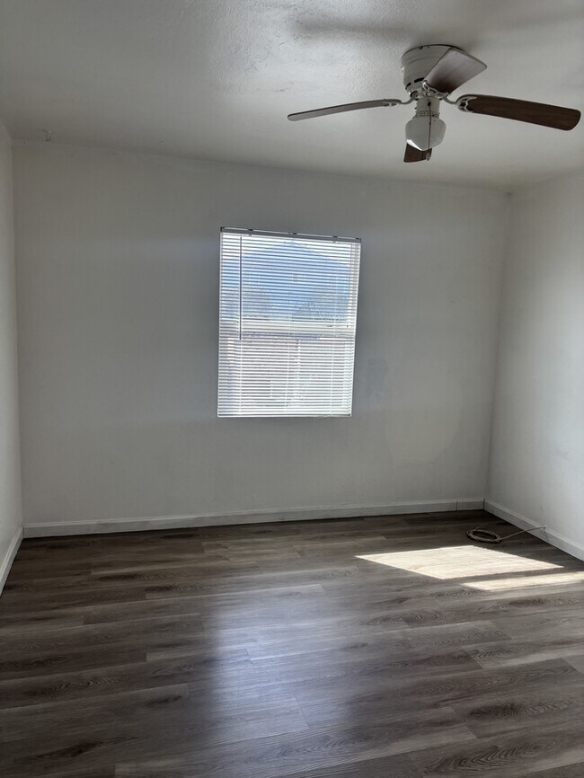 Building Photo - 1949 Darrah St